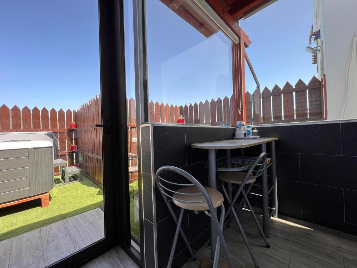 Estudio Agradable, Con Jacuzzi, Terraza Y Barbacoa, Totalmente Independiente Apartment Коралео Екстериор снимка