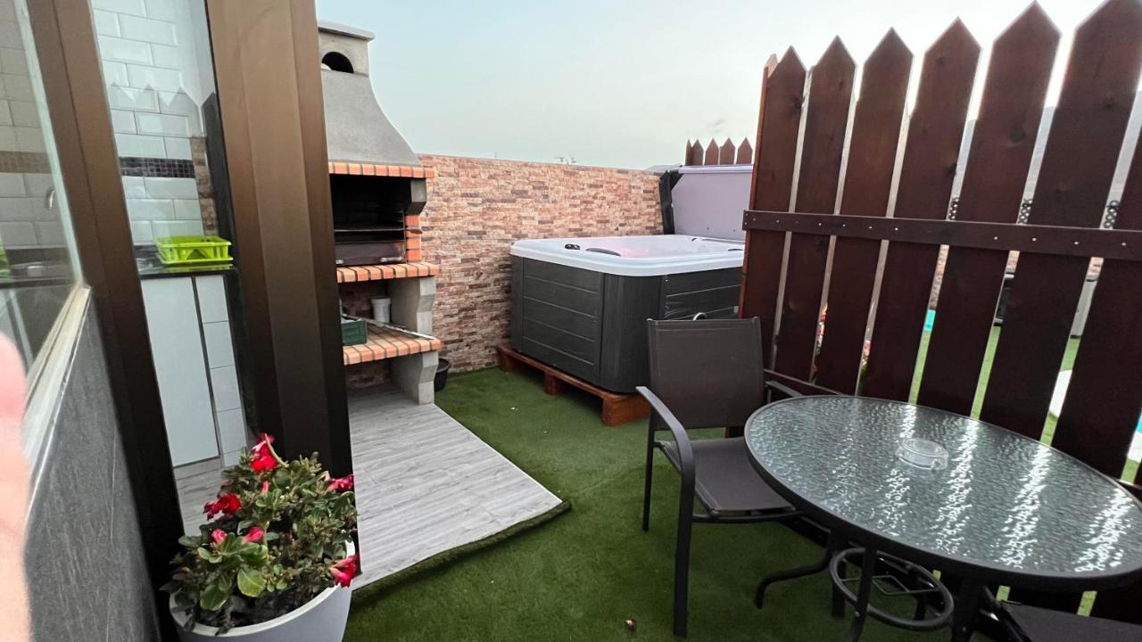 Estudio Agradable, Con Jacuzzi, Terraza Y Barbacoa, Totalmente Independiente Apartment Коралео Екстериор снимка